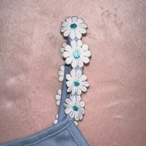 ROMWE Blue Daisy Embroidered Feminine Floral Straps Cropped Cami, Size XS - Picture 4 of 9